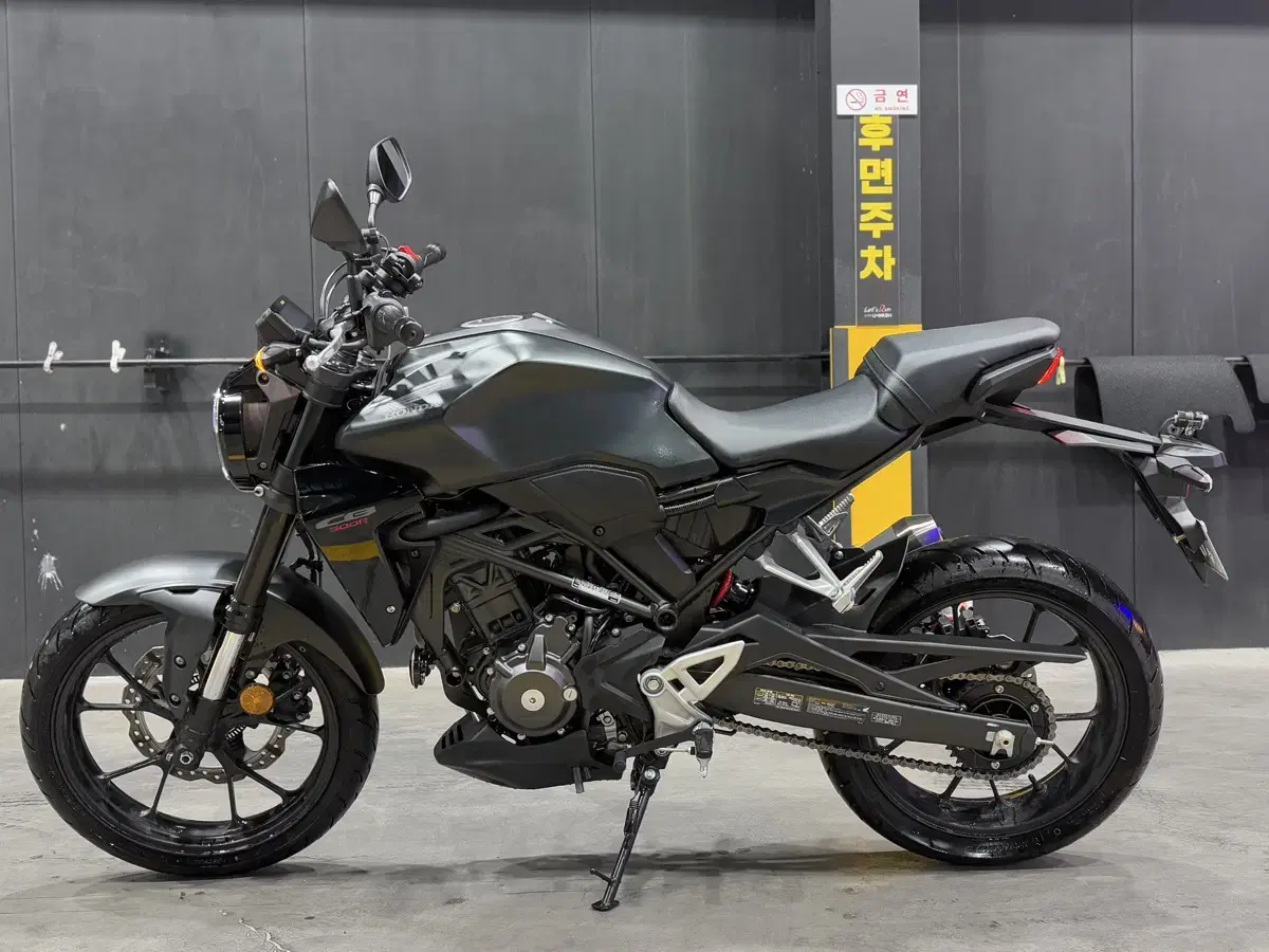 24년식 혼다 CB300r 블랙 판매합니다.